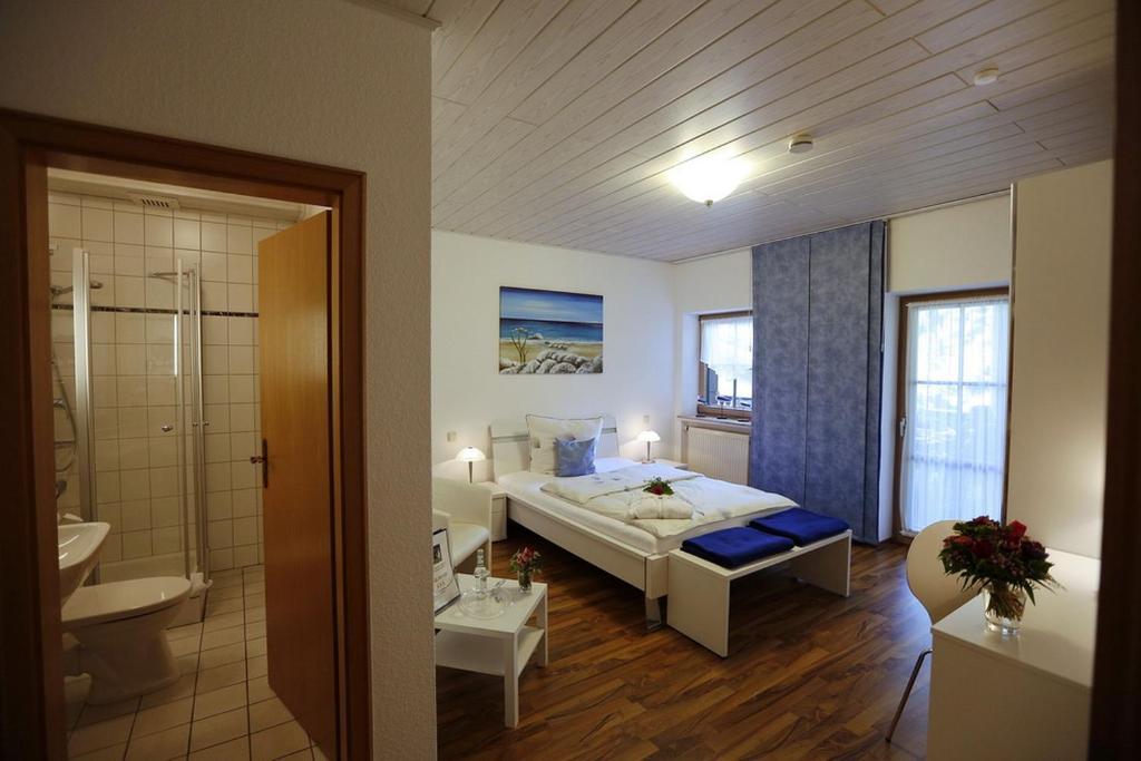 Landhotel Villa Moritz Garni Oberahr Room photo