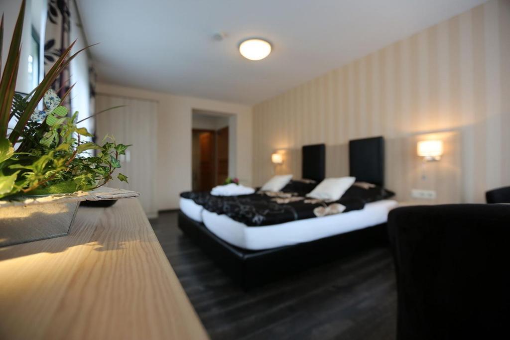 Landhotel Villa Moritz Garni Oberahr Room photo